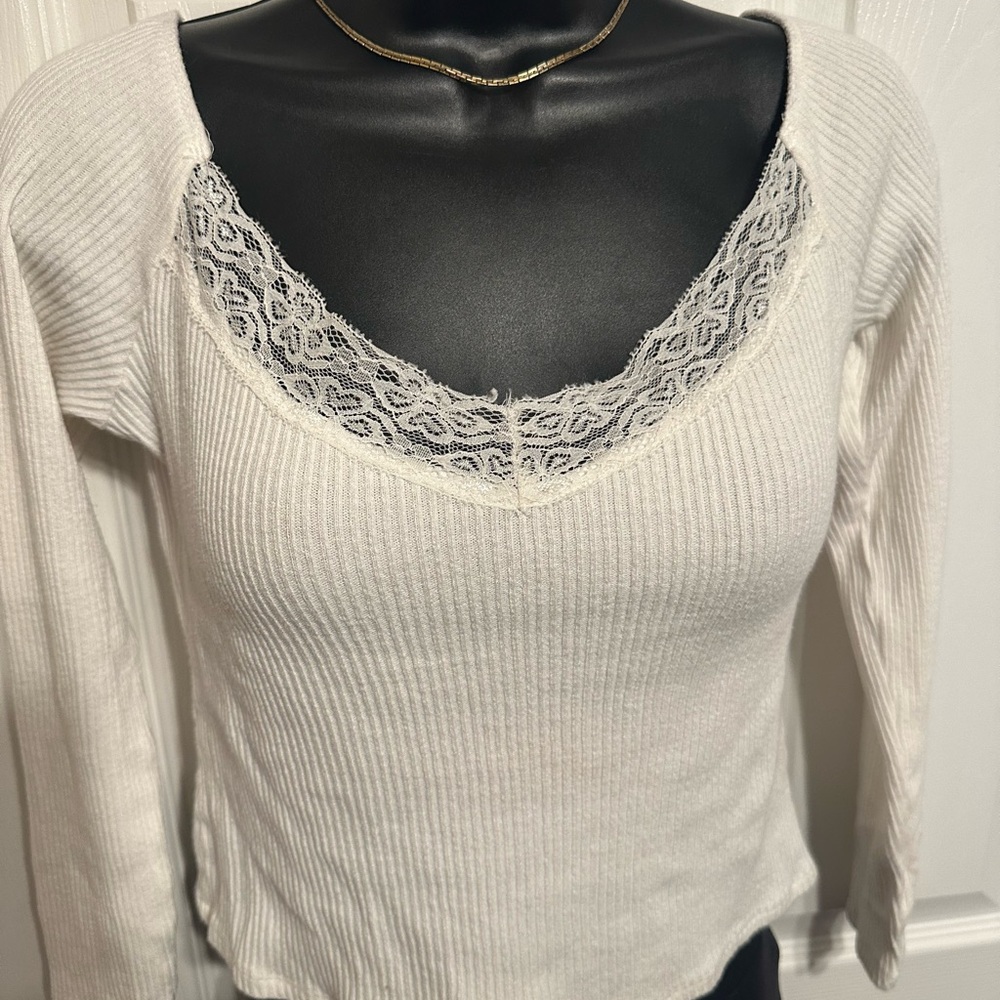 Love & Piece | Off White Ribbed Long Sleeve Crop Top with Lace Trim - Medium